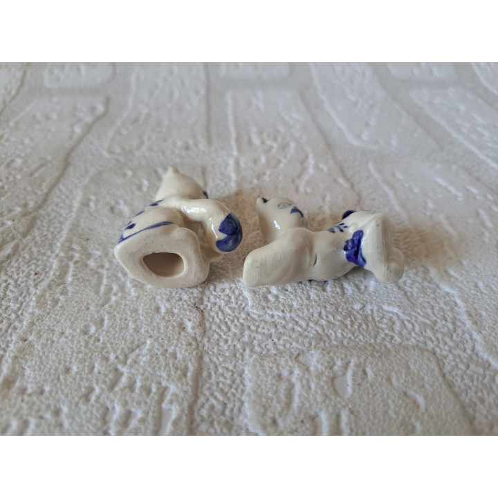 2 stuks poesen van Delfts blauw, porselein 2x2.5x3cm - dierfiguren