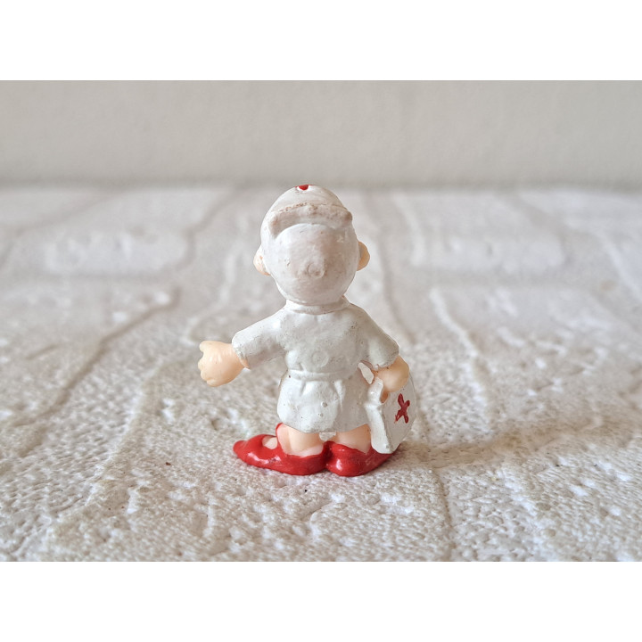 Verpleegster, Rodekruis, Euro play, rubber 2.5x1.5x3.5cm - beeldjes
