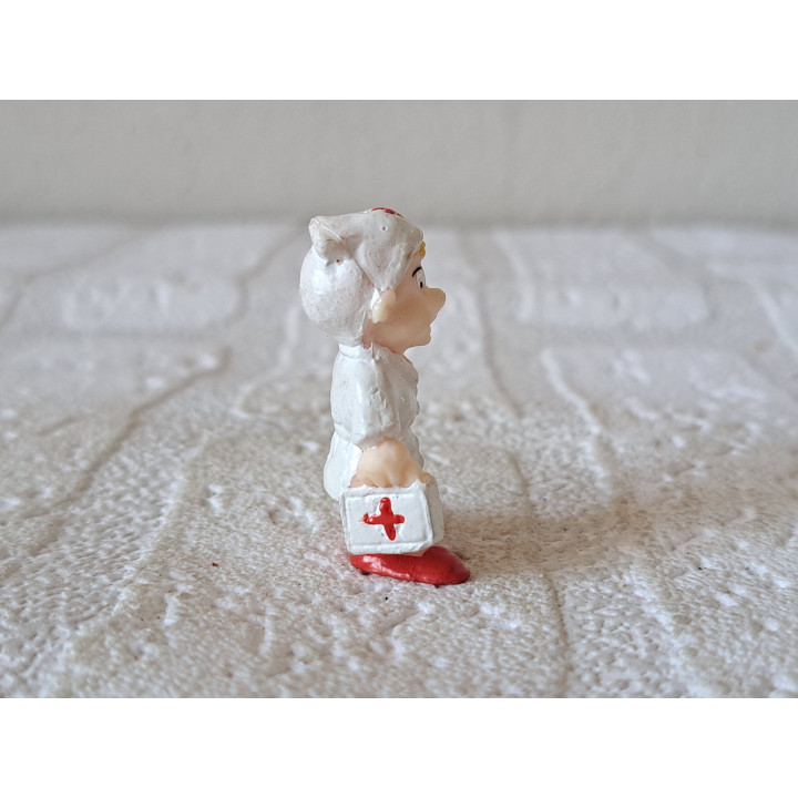 Verpleegster, Rodekruis, Euro play, rubber 2.5x1.5x3.5cm - beeldjes