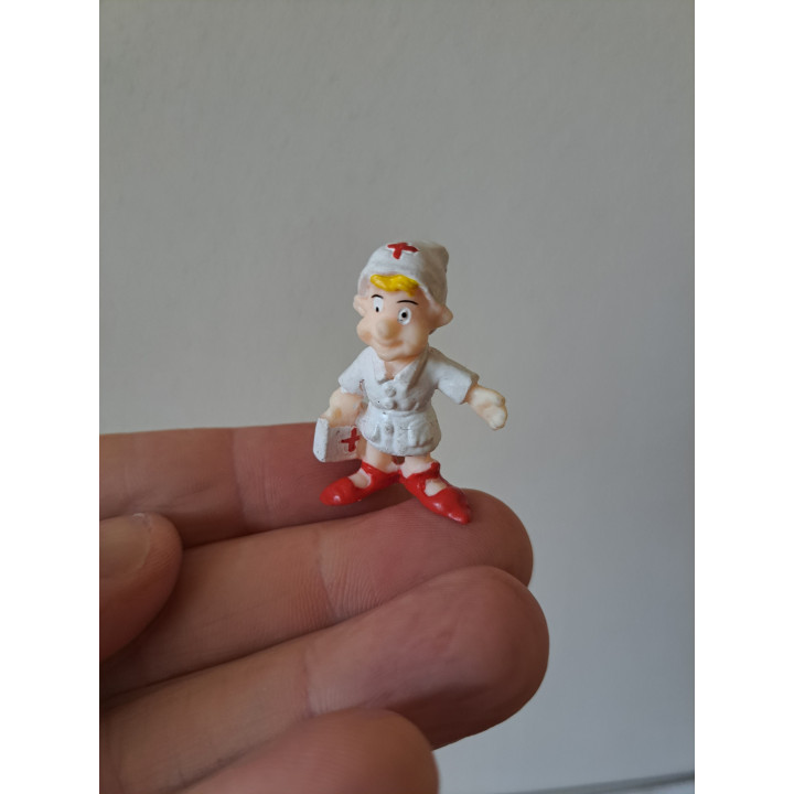 Verpleegster, Rodekruis, Euro play, rubber 2.5x1.5x3.5cm