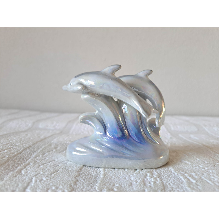 Dolfijnen met parelmoer kleur, porselein 9x6x7.5cm - dierfiguren