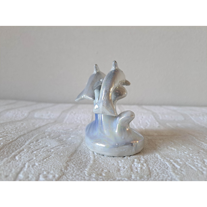 Dolfijnen met parelmoer kleur, porselein 9x6x7.5cm - dierfiguren
