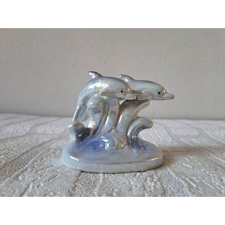Dolfijnen met parelmoer kleur, porselein 9x6x7.5cm - dierfiguren