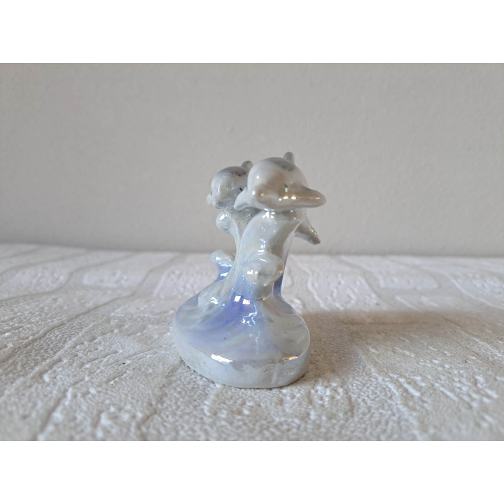 Dolfijnen met parelmoer kleur, porselein 9x6x7.5cm - dierfiguren
