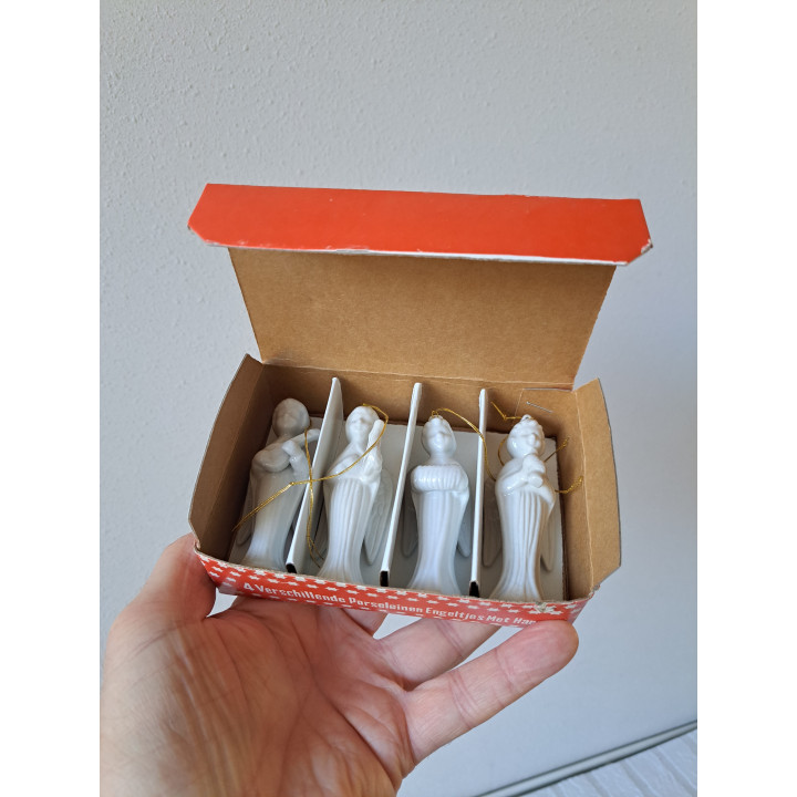 Kerstengelen met muziekinstrumenten, porselein 3x3x8cm