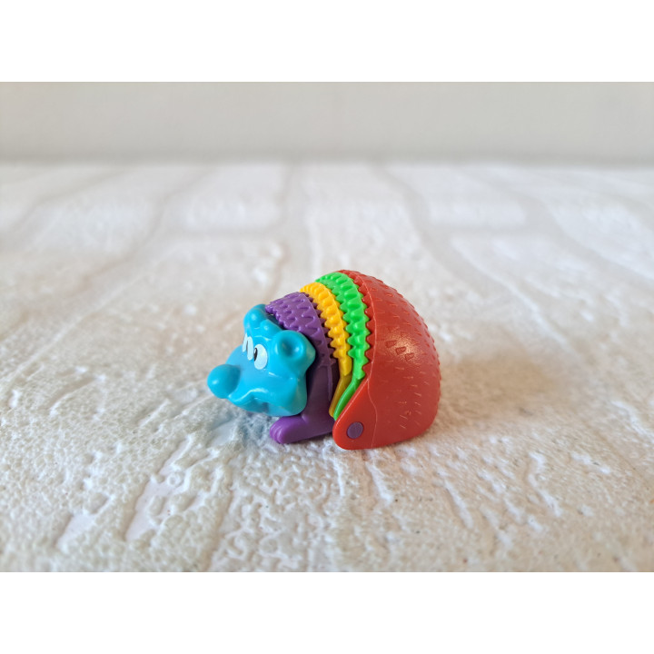 Egel met 3 ogen, Ferrero 2002, kunststof  2.5x3.5cm - ferrero