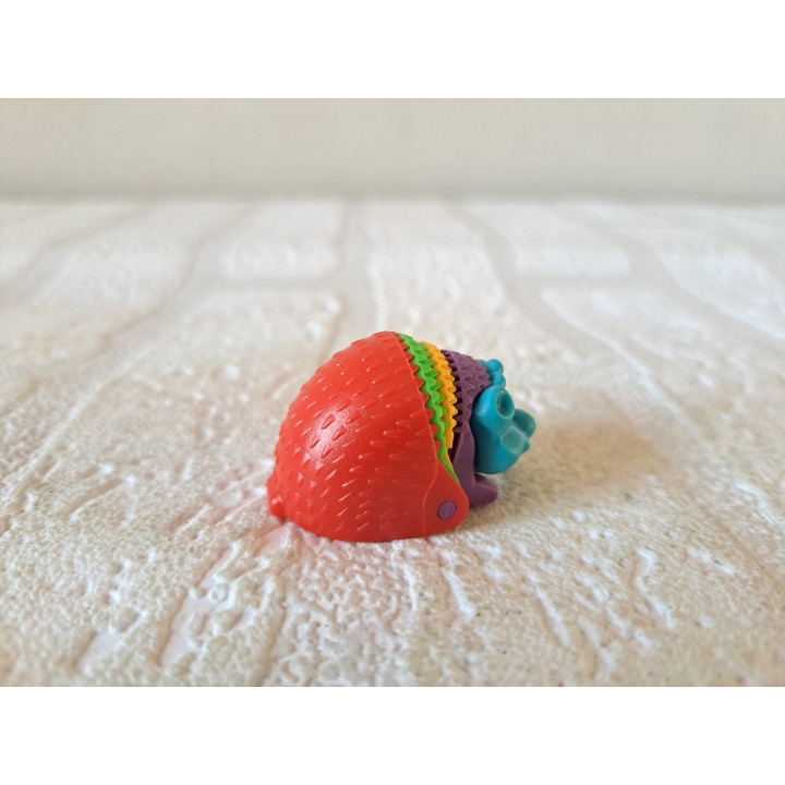 Egel met 3 ogen, Ferrero 2002, kunststof  2.5x3.5cm - ferrero