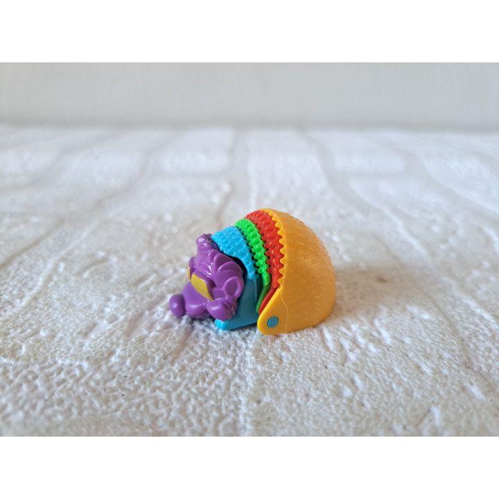 Egel met zonnebril, Ferrero 2002, kunststof  2.5x3.5cm paars - ferrero