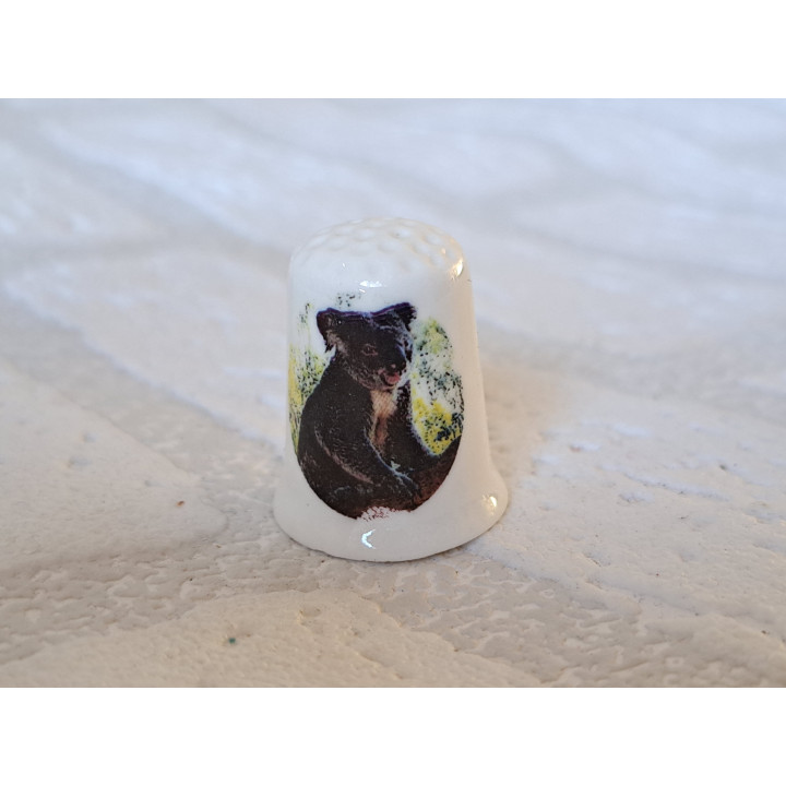 Koala beer in het bos vingerhoedje