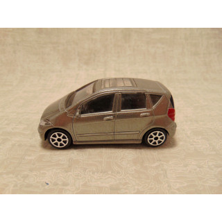 Mercedes Benz A class sedan Maisto 1:43 zilvergrijs