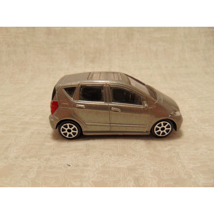 Mercedes Benz A class sedan Maisto 1:43 zilvergrijs