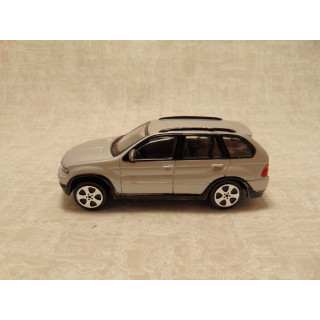 Bmw X6 1:41 sedan Maisto zilverkleurig