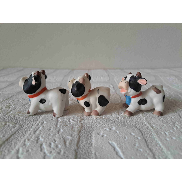 3 stuks koeien met koebel, porselein 5x3x4.5cm - dierfiguren