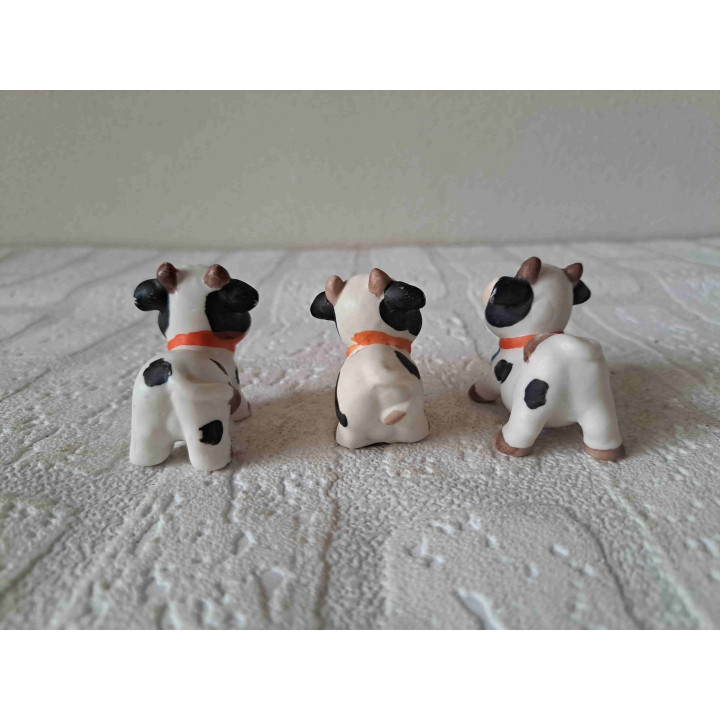 3 stuks koeien met koebel, porselein 5x3x4.5cm - dierfiguren