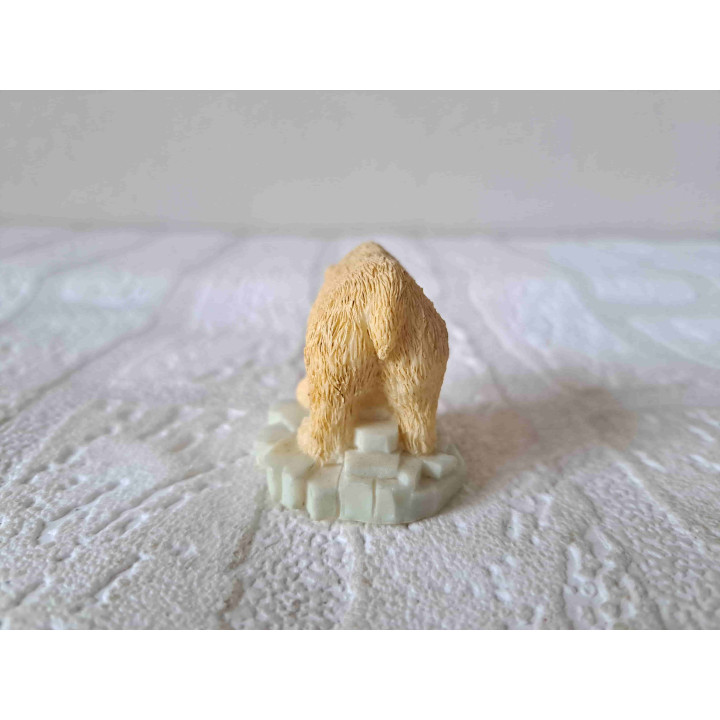 IJsbeer op een ijsberg, kunsthars 5.5x3.5x4cm - dierfiguren