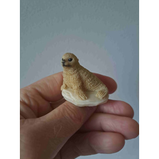 Zeehond op ijsschots, kunsthars 4x3x4cm