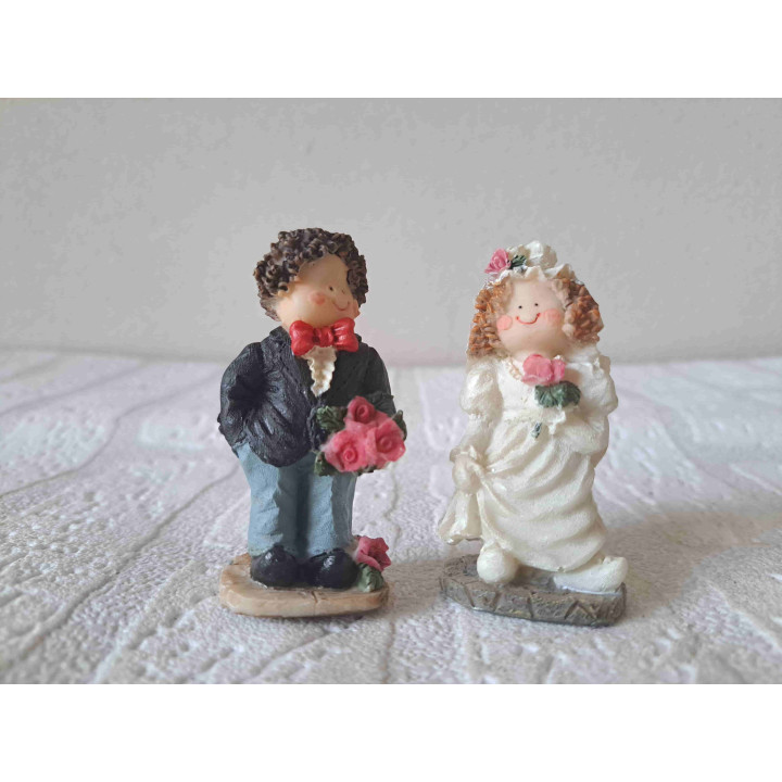 Bruidspaar met bloemen, kunsthars 3.52.5x7cm - beeldjes