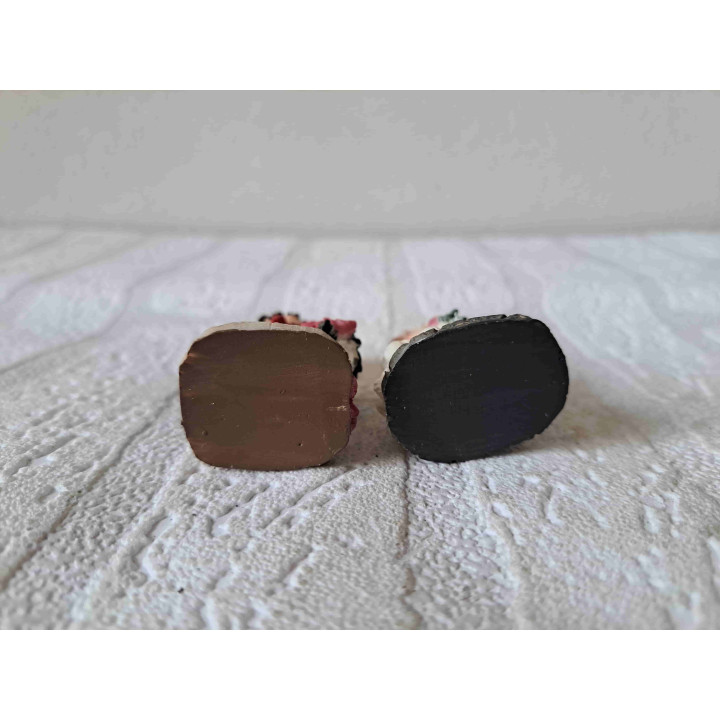 Bruidspaar met bloemen, kunsthars 3.52.5x7cm - beeldjes