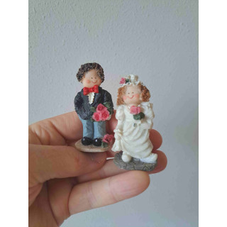 Bruidspaar met bloemen, kunsthars 3.52.5x7cm