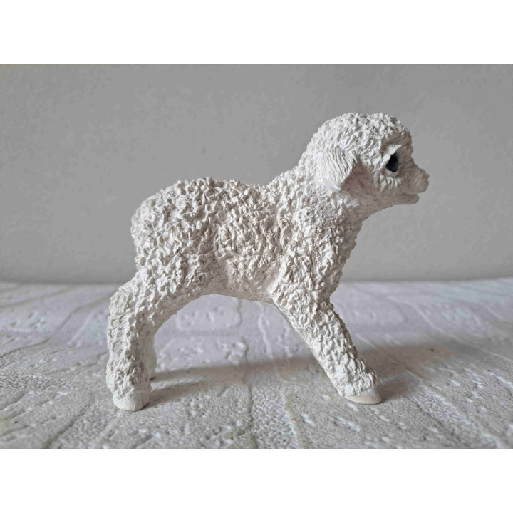 Lam jong schaap, keramiek 11x5.5x10cm - dierfiguren