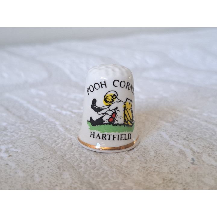 Poeh Pooh corner Hartfield met goudrandje vingerhoedje