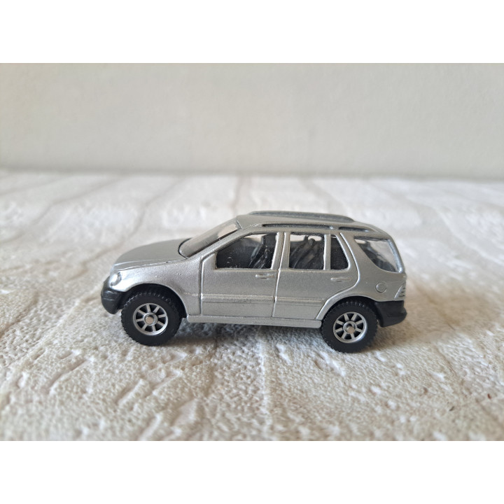 Mercedes Benz ML 320 1:64 Maisto - modelauto