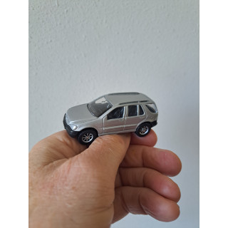 Mercedes Benz ML 320 1:64 Maisto