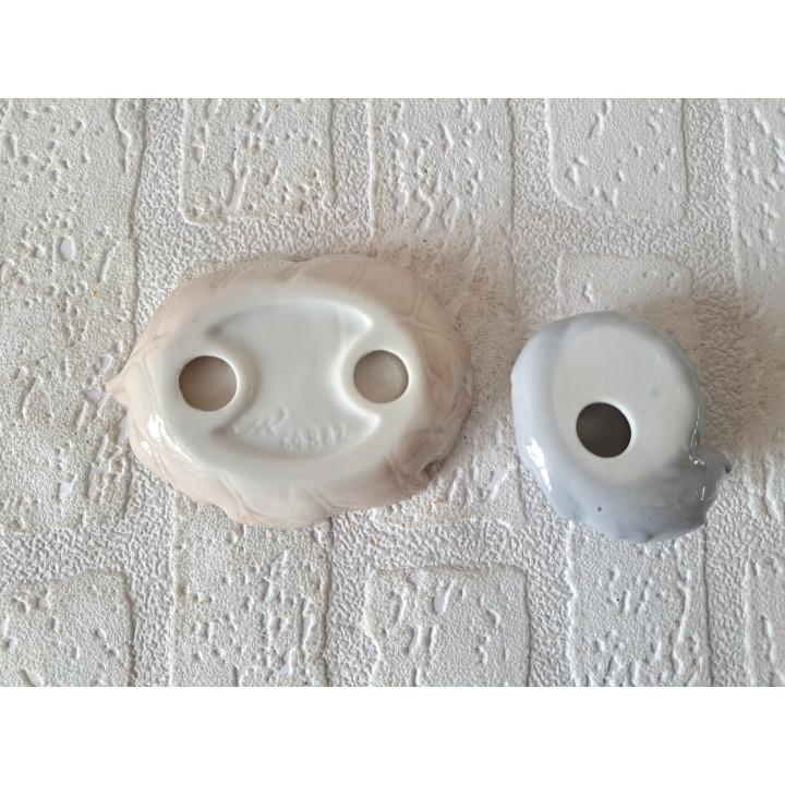 Eekhoorn op blad, porselein 10x7.5x4.5cm Harvey Knox - dierfiguren