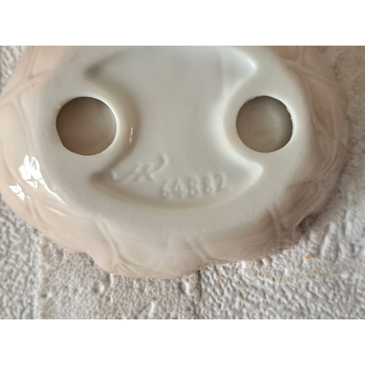 Eekhoorn op blad, porselein 10x7.5x4.5cm Harvey Knox - dierfiguren