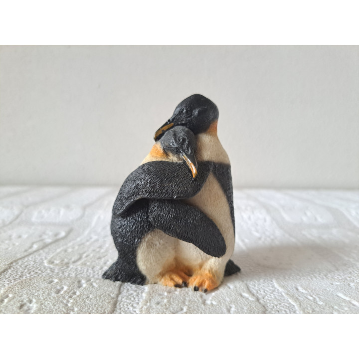 Knuffelende pinguins, kunsthars Castagna 6.5x5x8cm