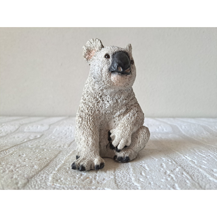 Rechtzittend koala, kunsthars 9x7x11cm - dierfiguren
