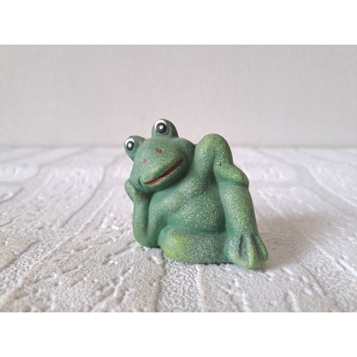 Liggende groene kikker, aardewerk 5.5x3.5x5.5cm