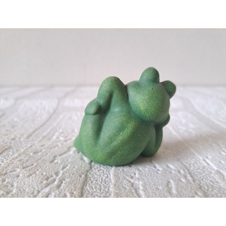 Liggende groene kikker, aardewerk 5.5x3.5x5.5cm