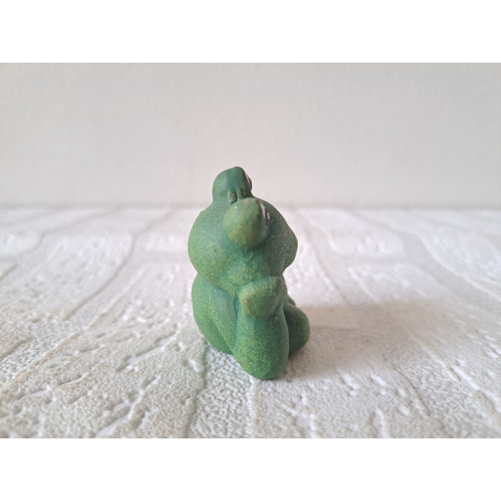 Liggende groene kikker, aardewerk 5.5x3.5x5.5cm