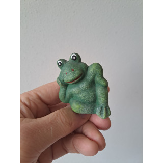 Liggend groene kikker, keramiek 5.5x3.5x5.5cm