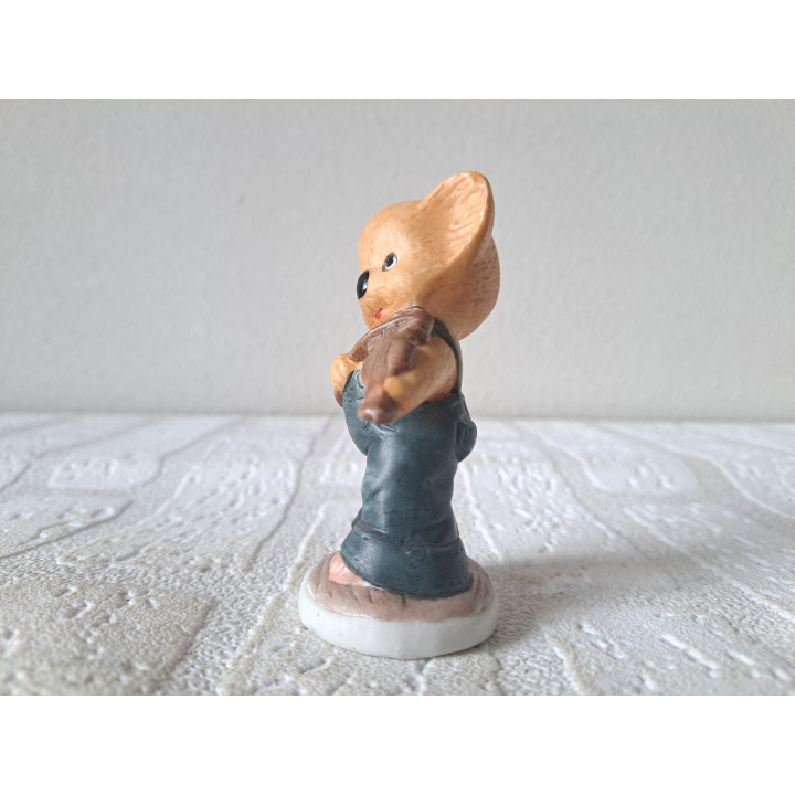 Koala met viool en tuinbroek, porselein 6.5x3.5x9.5cm - dierfiguren