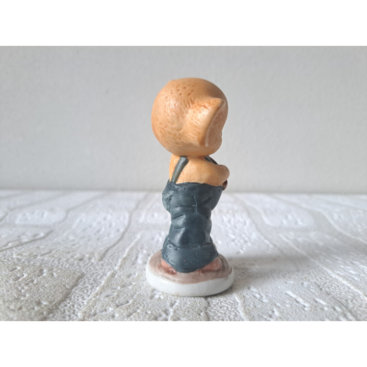 Koala met viool en tuinbroek, porselein 6.5x3.5x9.5cm - dierfiguren
