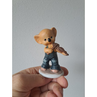 Koala met viool en tuinbroek, porselein 6.5x3.5x9.5cm