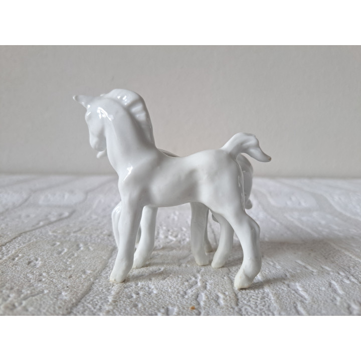Twee witte paarden, porselein 8.5x4.5x7.5cm - dierfiguren