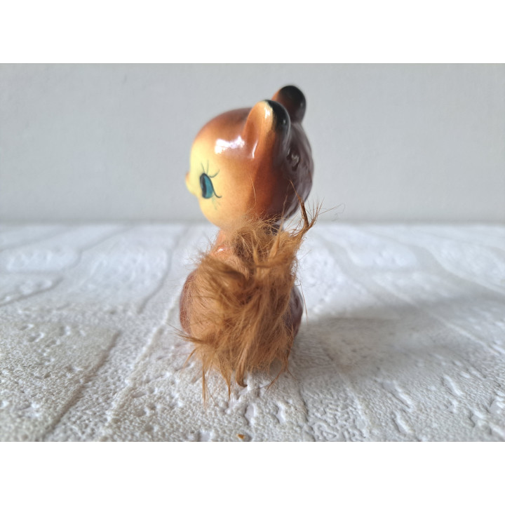 Eekhoorn met stoffen staart, porselein 6x4x8cm - dierfiguren