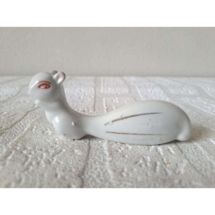 Eekhoorn met lange staart, porselein 9.5x2.5x4cm - dierfiguren