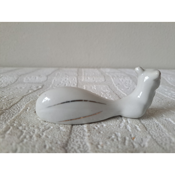 Eekhoorn met lange staart, porselein 9.5x2.5x4cm - dierfiguren