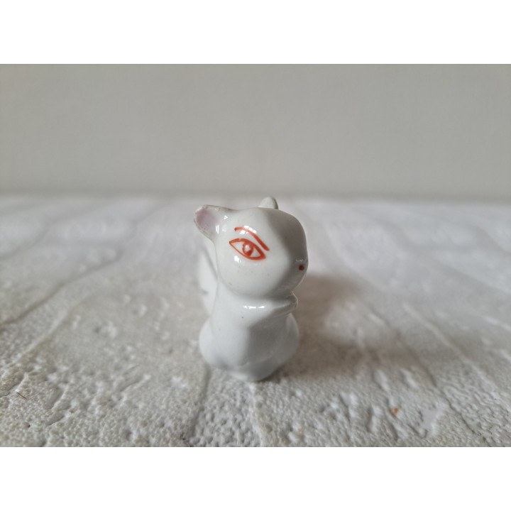 Eekhoorn met lange staart, porselein 9.5x2.5x4cm - dierfiguren