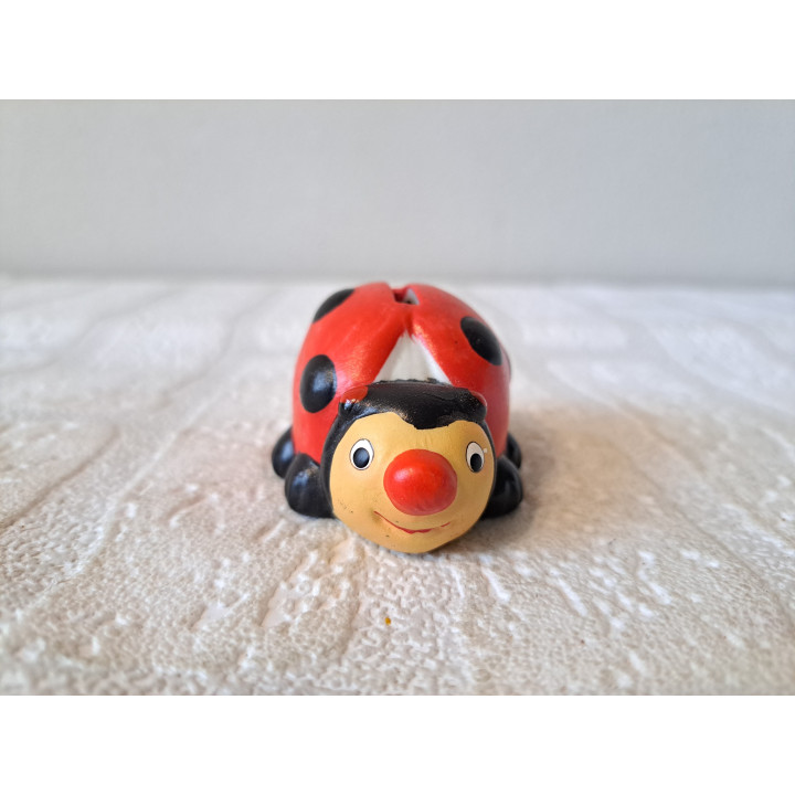 Kleine lieveheersbeestje spaarpot, porselein 6x4x3.5cm - Verzamelobjecten