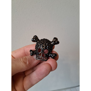 Schedel met gekruiste botten broche, metaal 5x4x1cm
