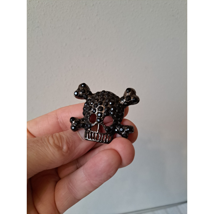 Schedel met gekruiste botten broche, metaal 5x4x1cm