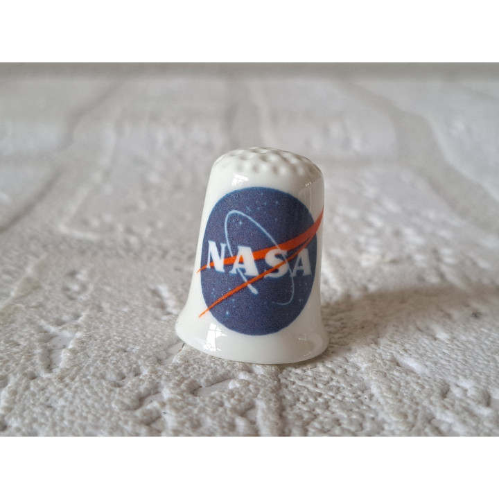 Logo NASA ruimtevaart uit Amerika vingerhoedje