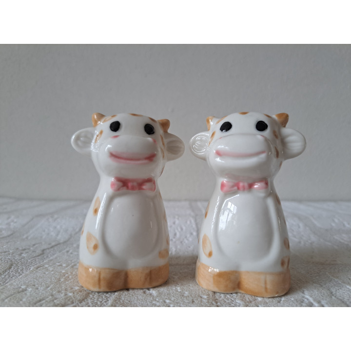 Giraffen met strik peper en zoutstel, porselein 6x6x8cm - peper en zoutstellen