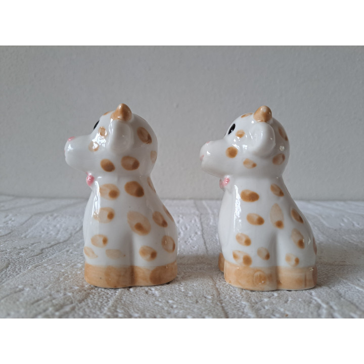 Giraffen met strik peper en zoutstel, porselein 6x6x8cm - peper en zoutstellen