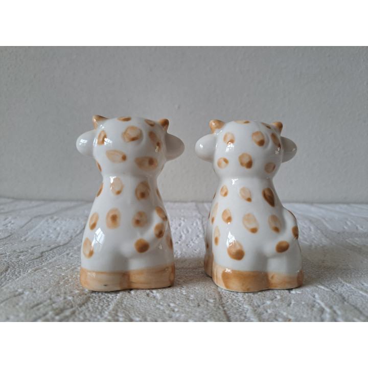 Giraffen met strik peper en zoutstel, porselein 6x6x8cm - peper en zoutstellen